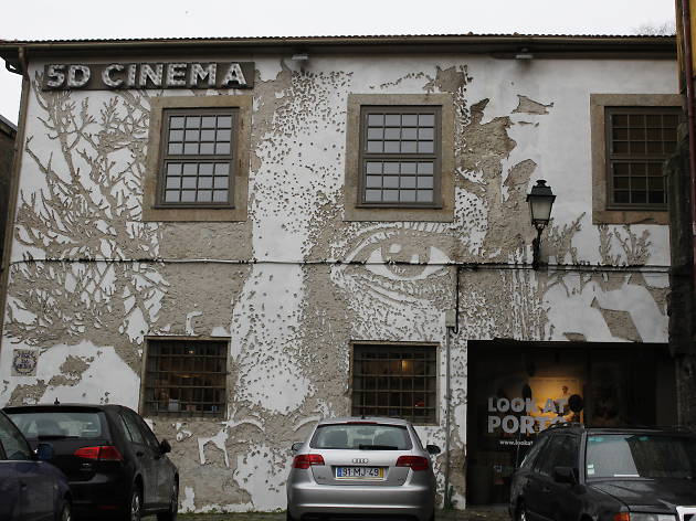 Mural de Vhils em Miragaia Mural de Vhils em Miragaia