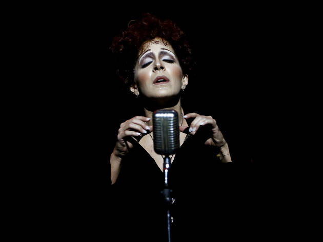 Edith piaf Piaf, voz y delirio es una de las obras de teatro sobre mujeres que nos inspiran