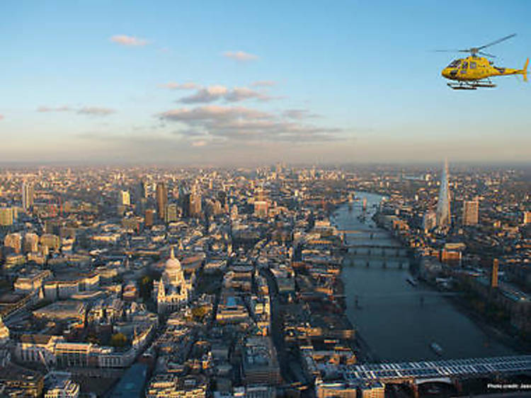 Helicopter rides and tours in London