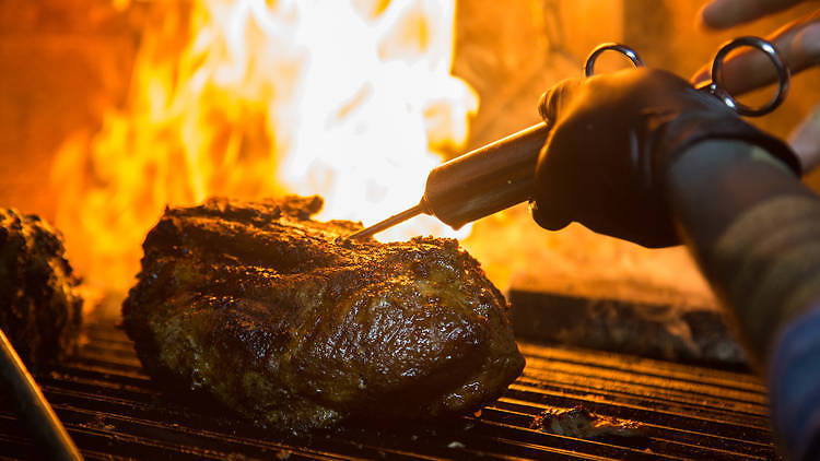 carne filete comida platillo fuego horno comedor de los milagros