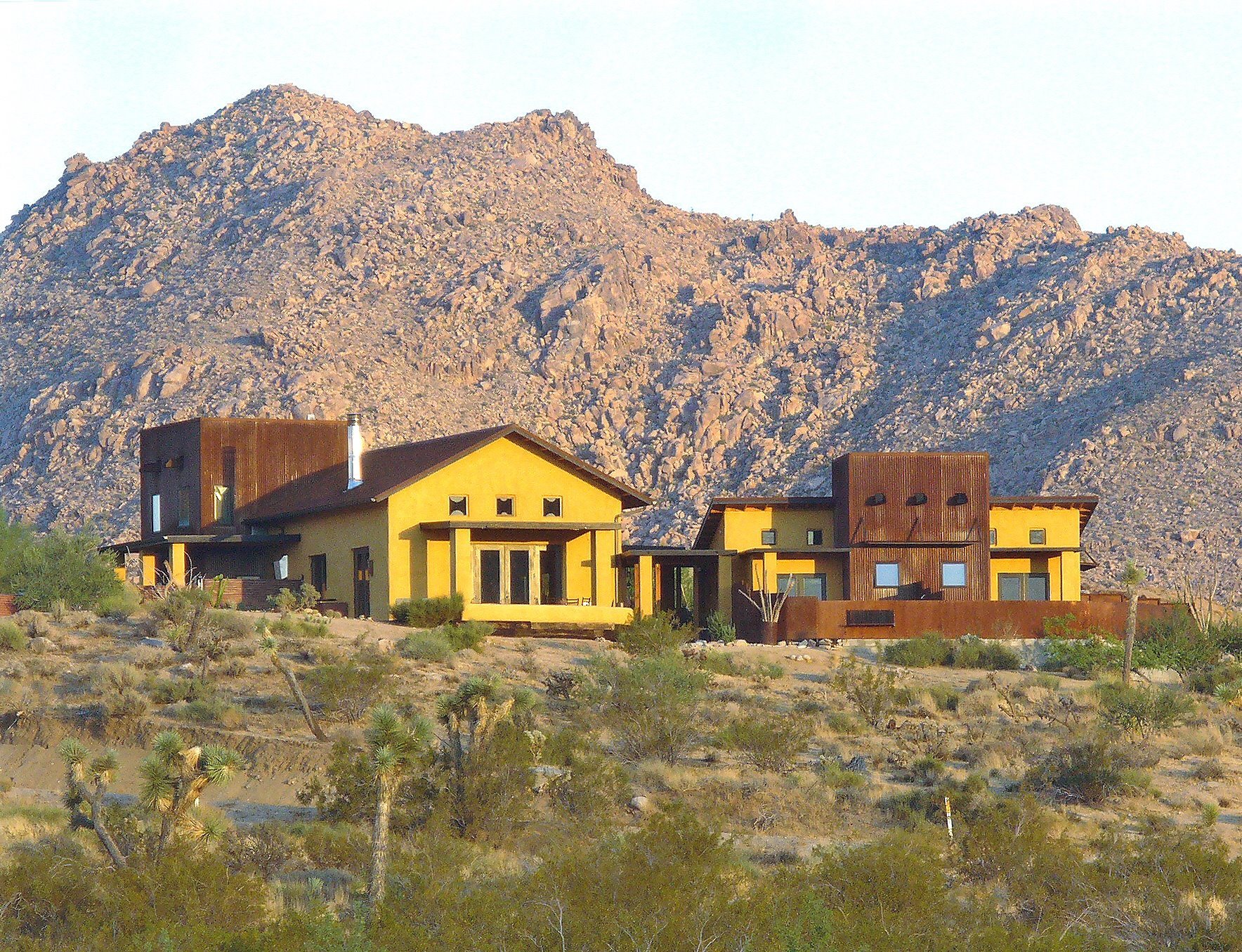 Poppy Montgomery Fans places to stay in joshua tree