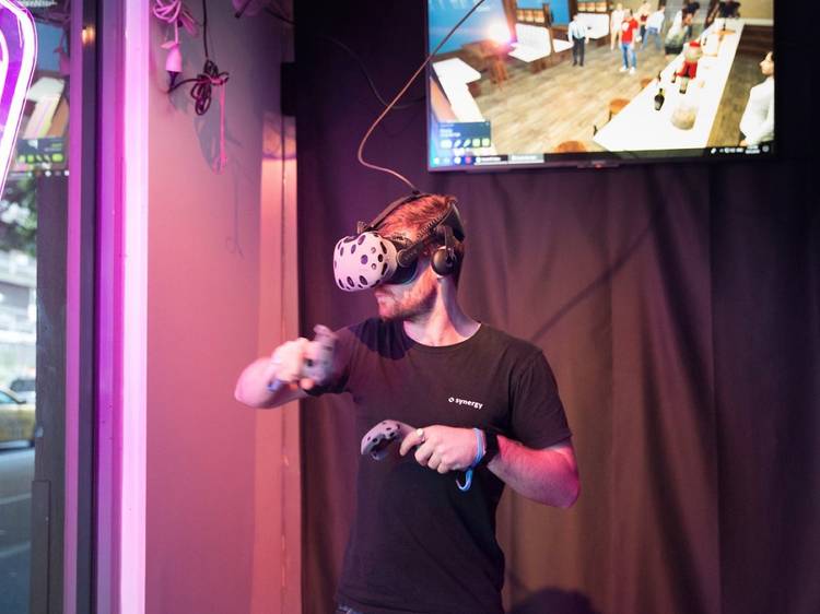 Fight virtual reality aliens at VIRI