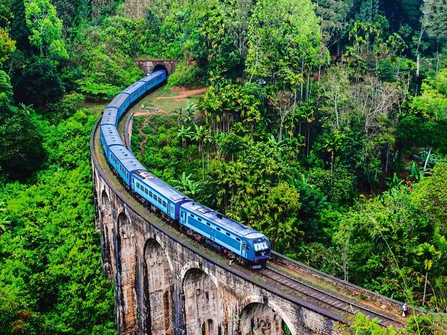 blue train green train