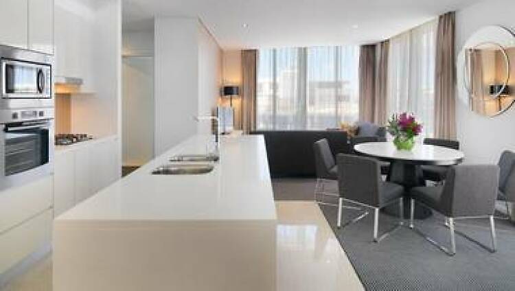 Meriton Suites Sydney Airport