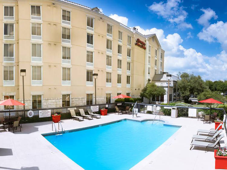 6 Best Austin Airport Hotels For Your