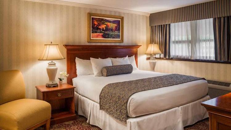 The Radnor Hotel is a great option in Wayne for parents visiting students at nearby Villanova