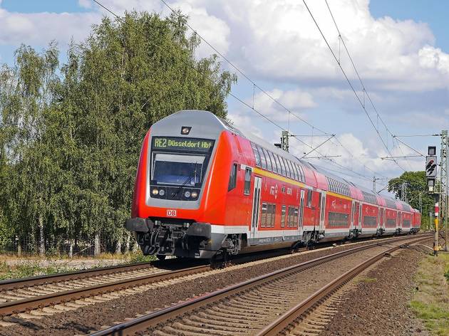 Navigate Public Transportation in Düsseldorf Like A Pro