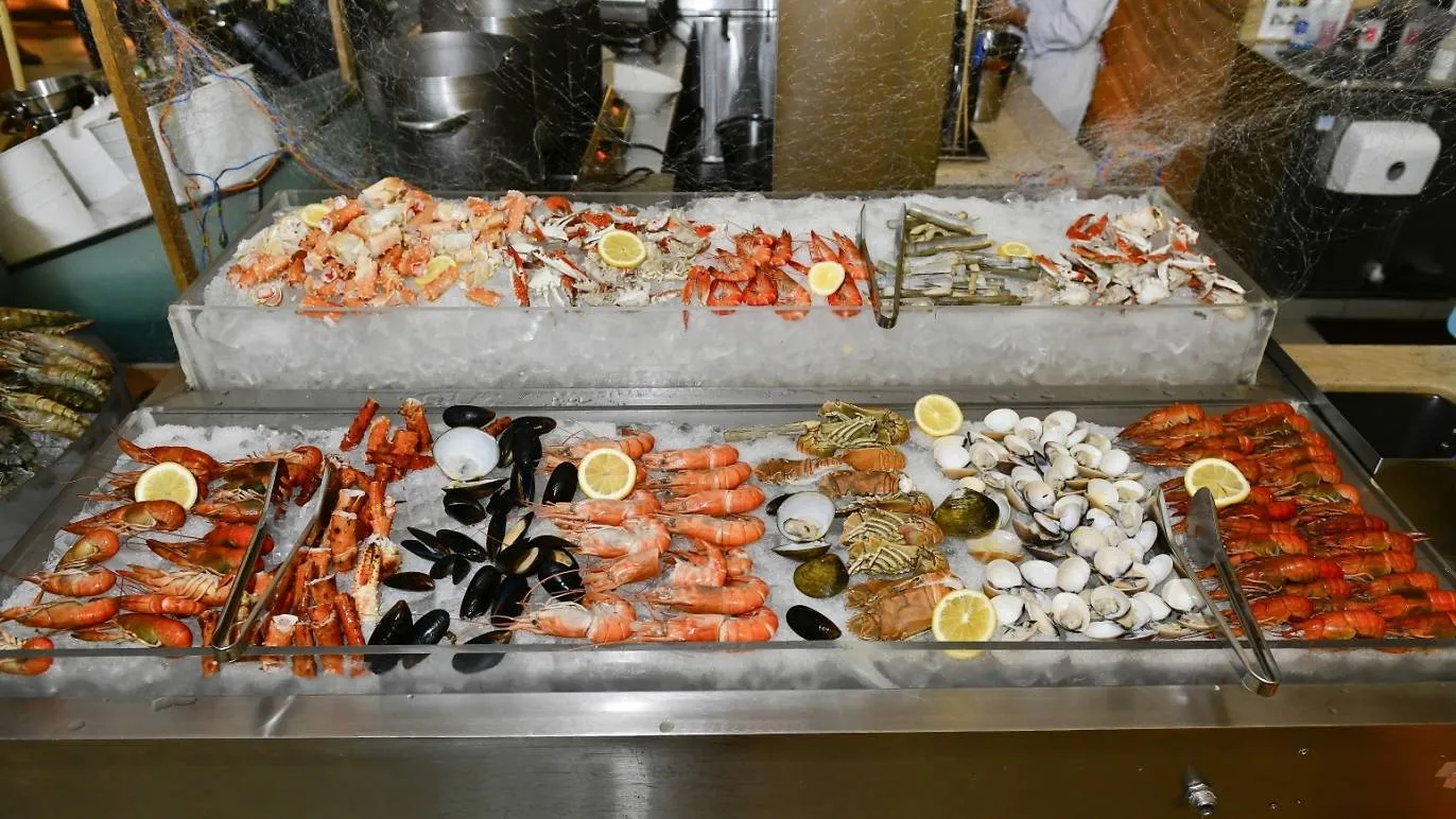 Gobo Chit Chat Bucked Out Seafood Market buffet