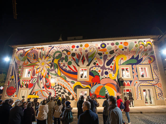 O painel tem 20 metros de comprimento Painel de Azulejos - Joana Vasconcelos
