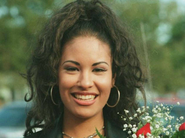 Selena Selena con flores en los noventa