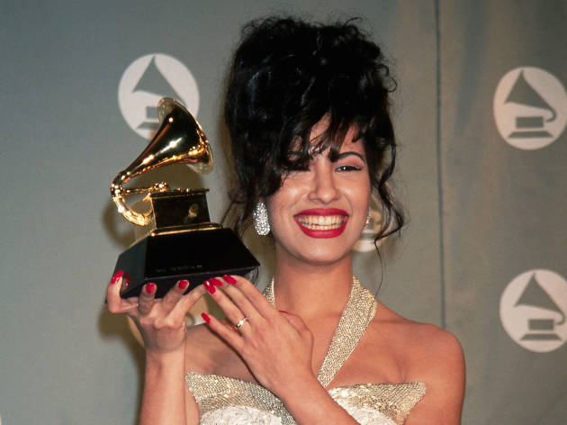 Selena Selena con su grammy