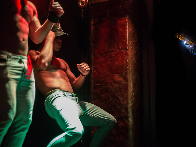 BB Show Bar En BB Show Bar en Zona Rosa puedes ver strippers