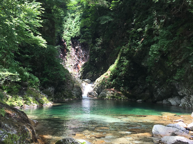 渓谷でマイナスイオンを浴びる。