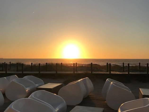 O Bermelho fica na Praia da Agudela O Bermelho fica na Praia da Agudela