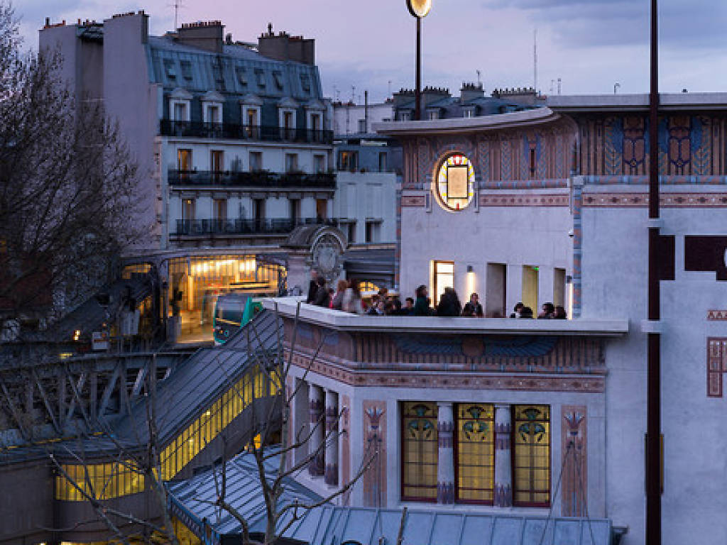 12 Best Rooftop Bars in Paris for Drinks with a View