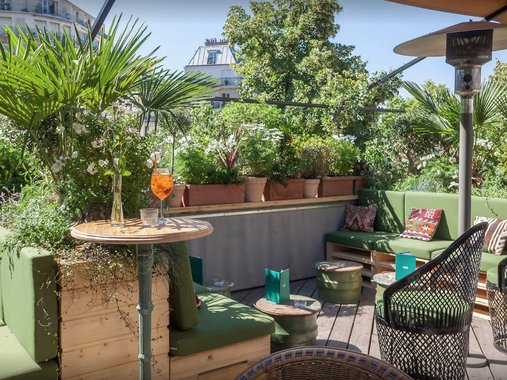 12 Best Rooftop Bars in Paris for Drinks with a View