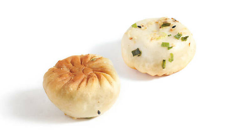 Shanghainese pan-fried pork buns