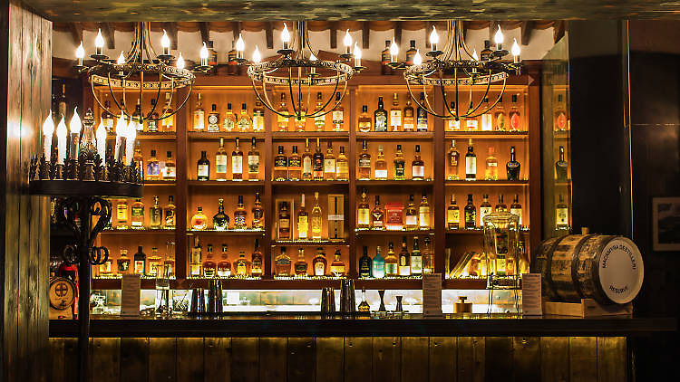 100-best-bars-in-paris-to-drink-at-right-now