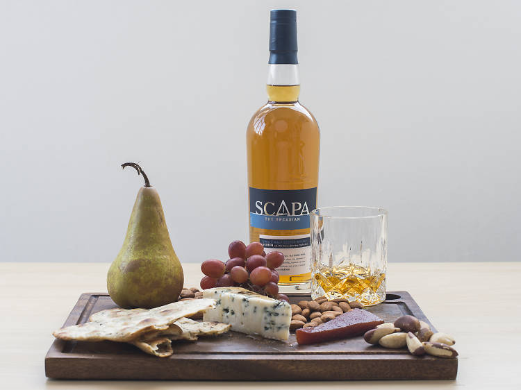 Scapa Skiren and mild blue cheese