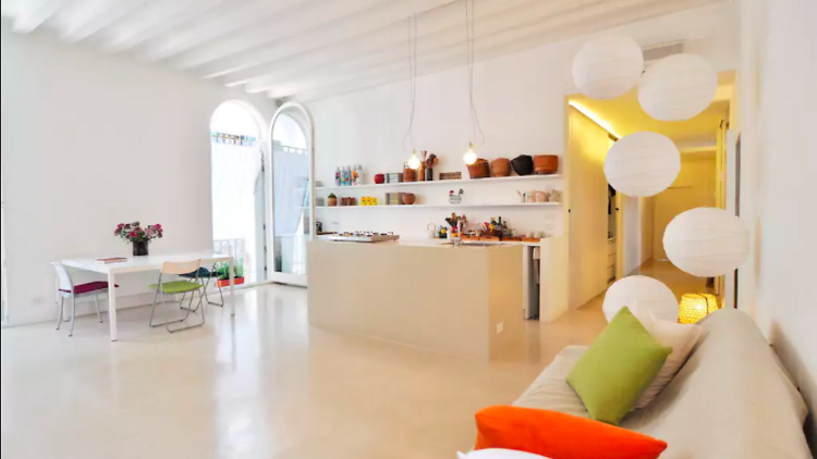 The family-friendly apartment with canal view in central Venice