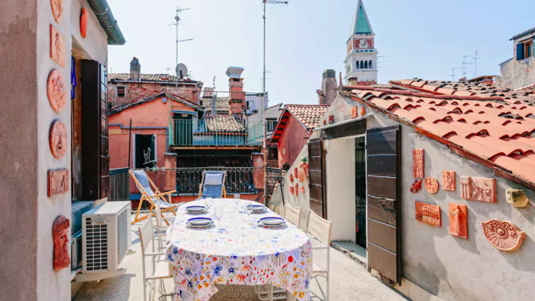 The charming two-bed apartment with rooftop terrace in San Marco