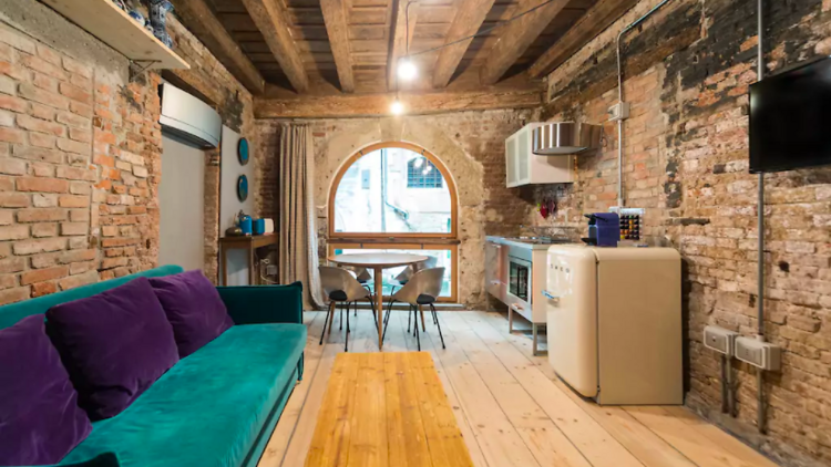 The eclectic ground floor two-bed in San Marco