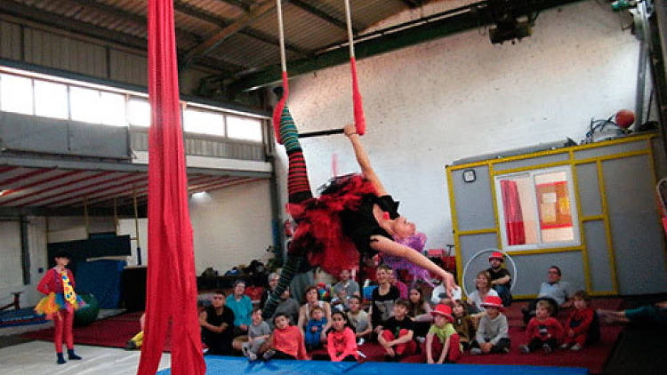 Circ en família Escola Saltimbanqui