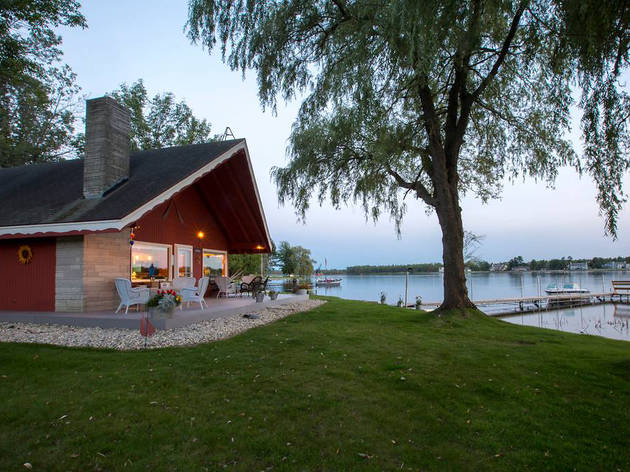 17 Lakefront Airbnbs To Rent For A Getaway From Chicago