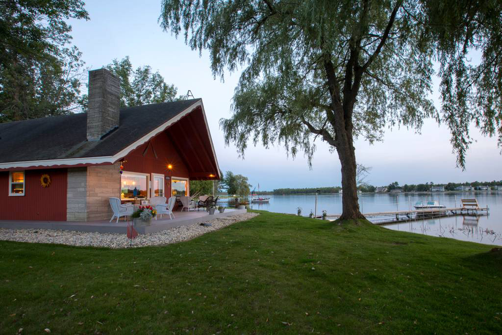 17 Lakefront Airbnbs To Rent For A Getaway From Chicago