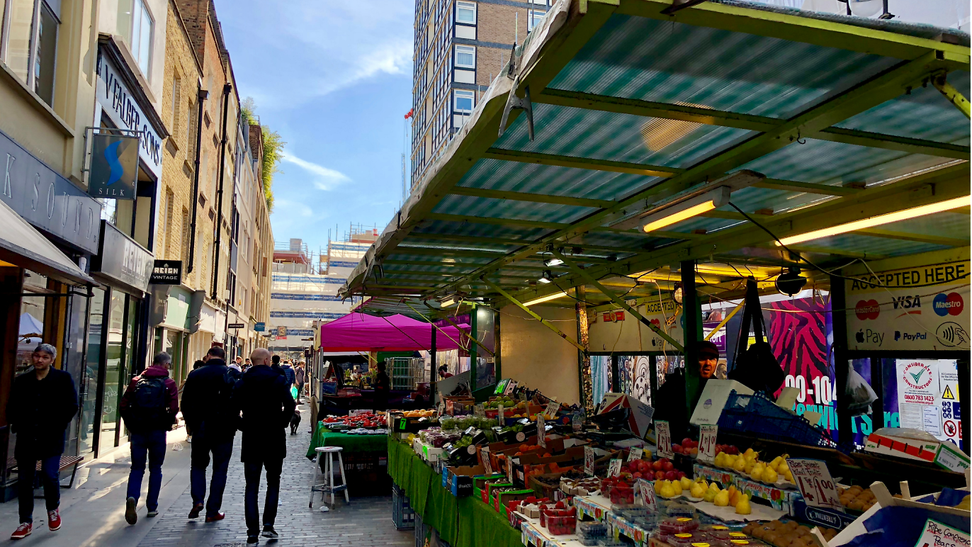 Стрит маркет. Berwick Street Market in Soho. Market Street, Клифден. Бервик стрит Сохо. Market in the Street.