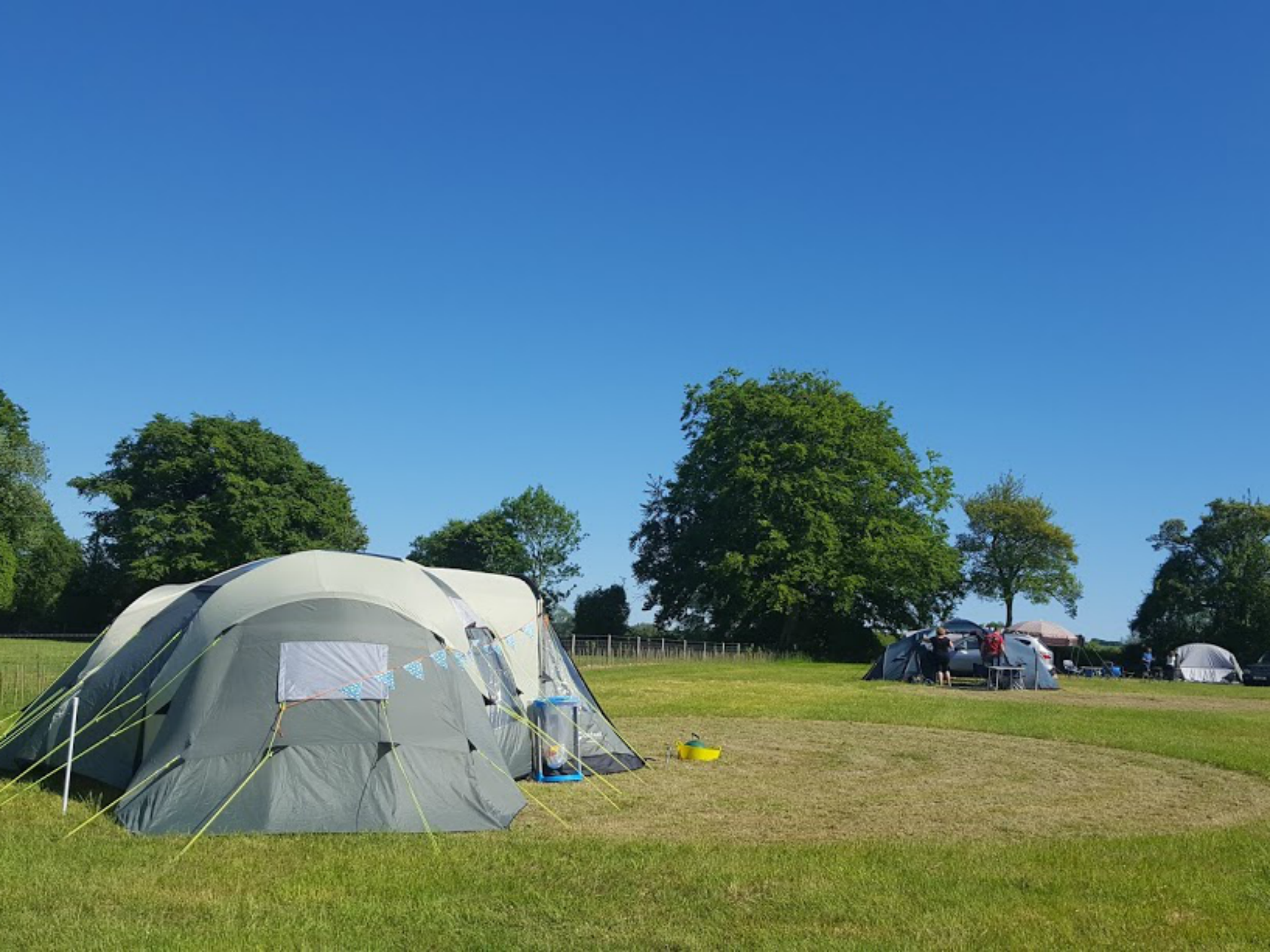 English camping. English Farm Camp.