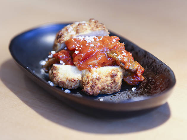 Sardinha em conserva de tomate no scone Sardinha em conserva de tomate no scone