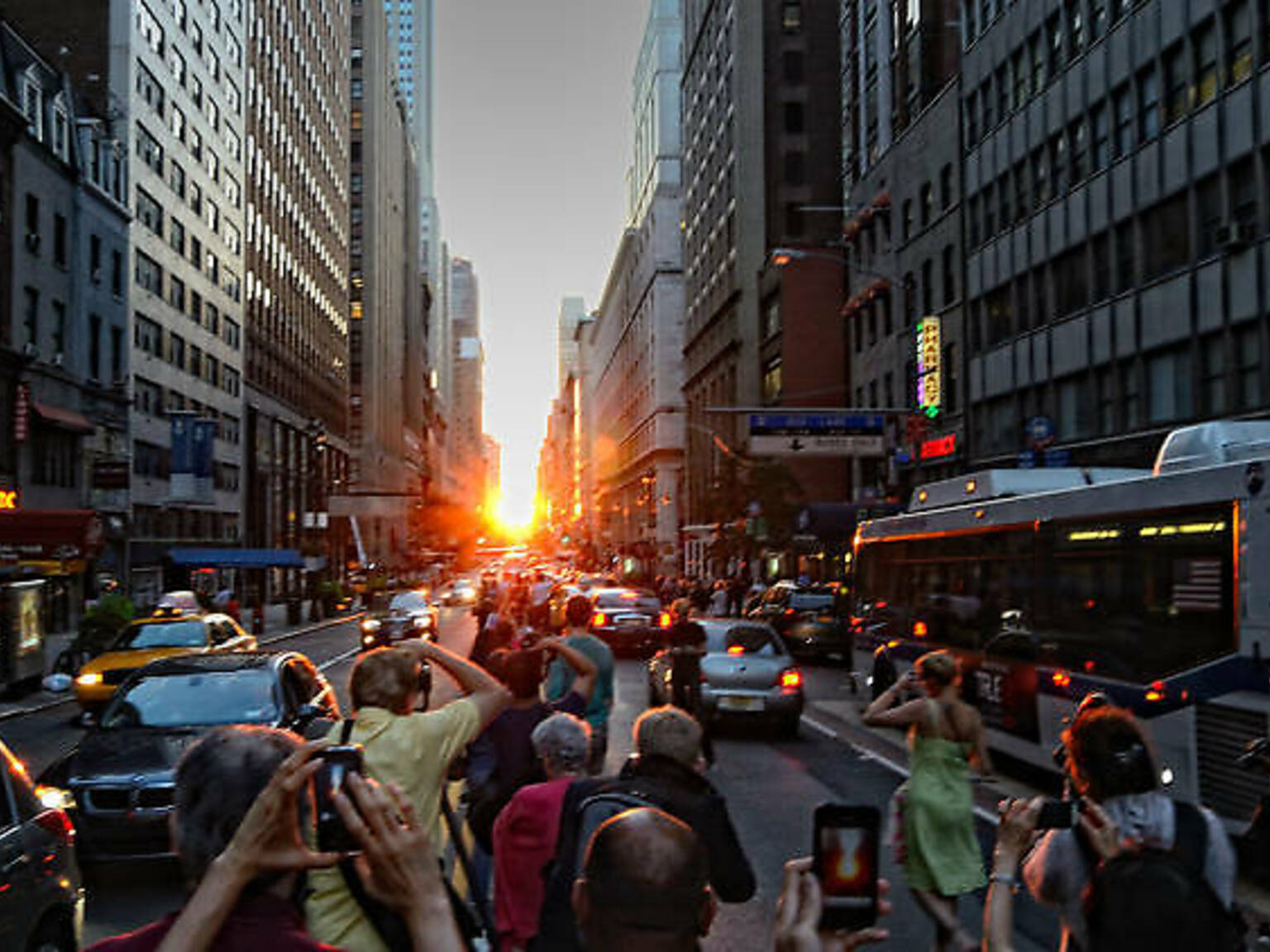 Where to see Manhattanhenge in NYC 2024