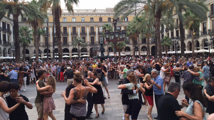 Las orejas de la plaza Reial