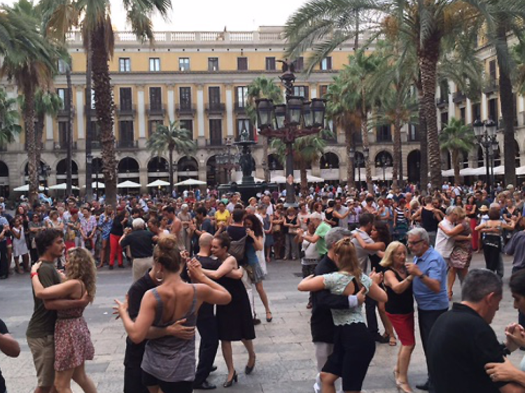 Las orejas de la plaza Reial