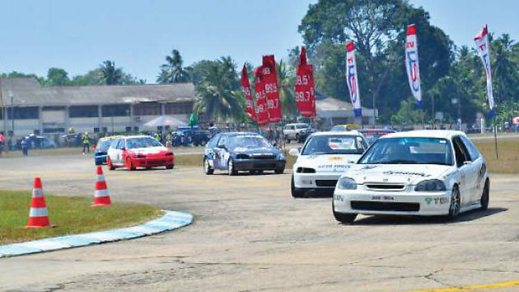 Catch the racing excitement at the tracks in Katukurunda and Welisara