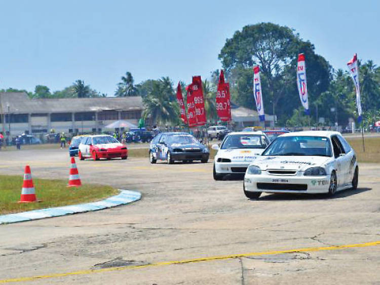 Catch the racing excitement at the tracks in Katukurunda and Welisara