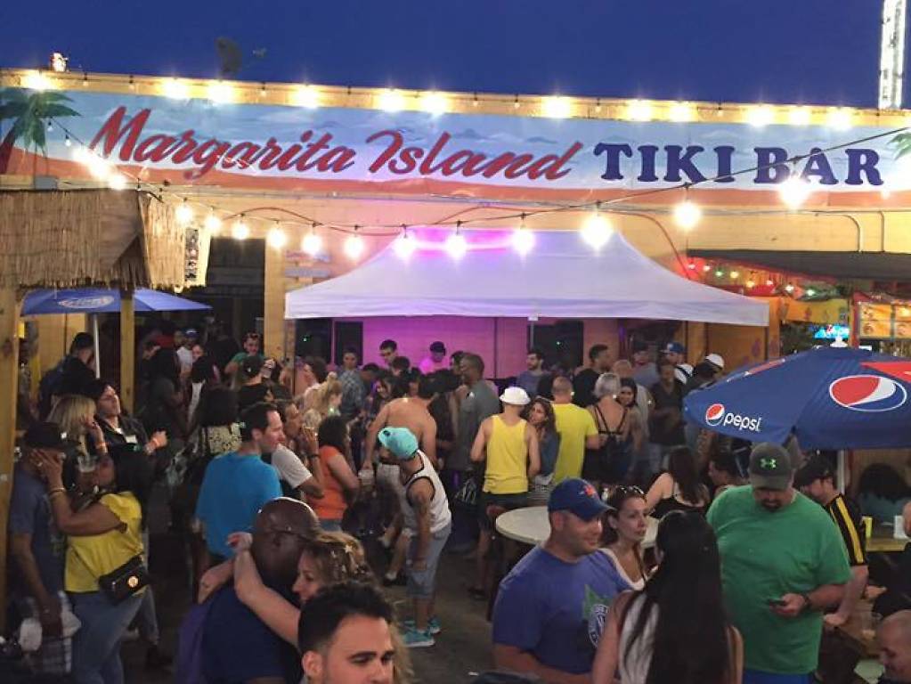 14 Best Bars and Restaurants in Coney Island For Summer Fun
