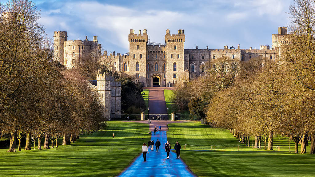 Royal castles and palaces you can tour remotely from home