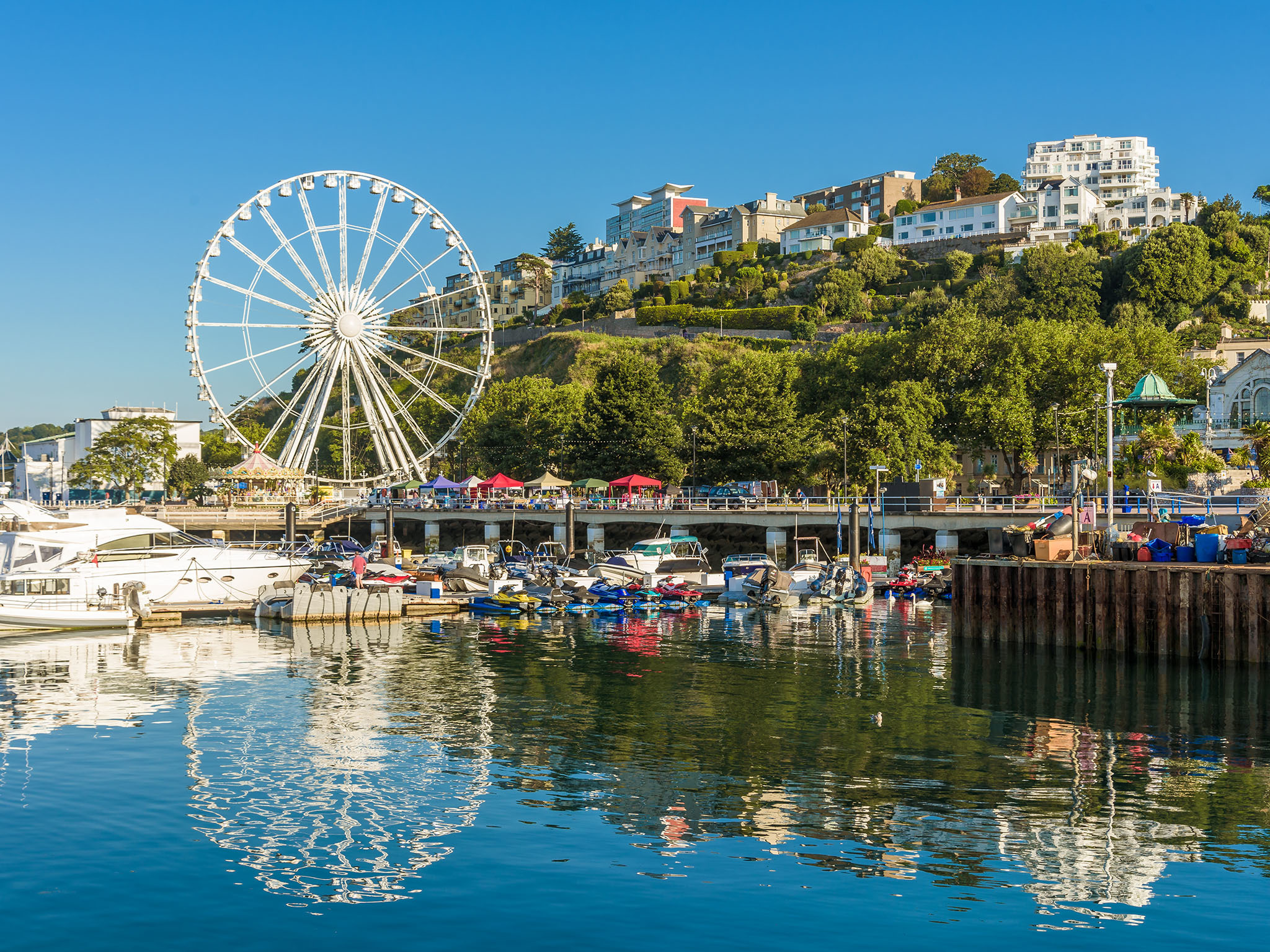 Torquay 2022 | Ultimate Guide To Where To Go, Eat & Sleep in Torquay