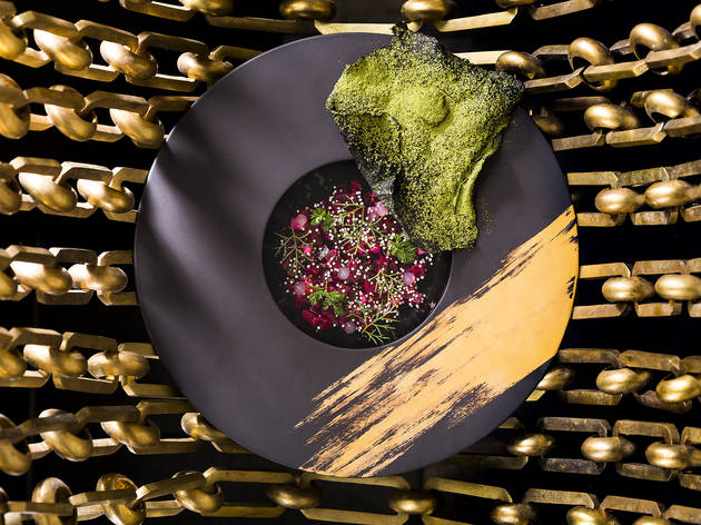 Sparrow + sfeclă de lăptuci și tartare de mere verde cu mere de cardamom și îmbrăcăminte de mac Sparrow + Sfeclă Wolf și Tartare Verde cu Cardamom A