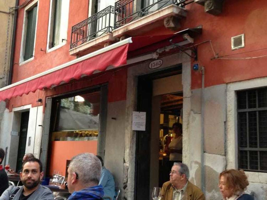 14 Best Venice Bars to Tackle a Giro D'Ombra