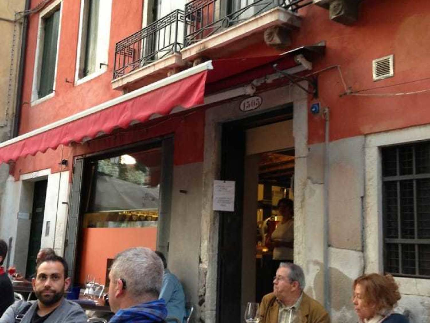 14 Best Venice Bars to Tackle a Giro D'Ombra