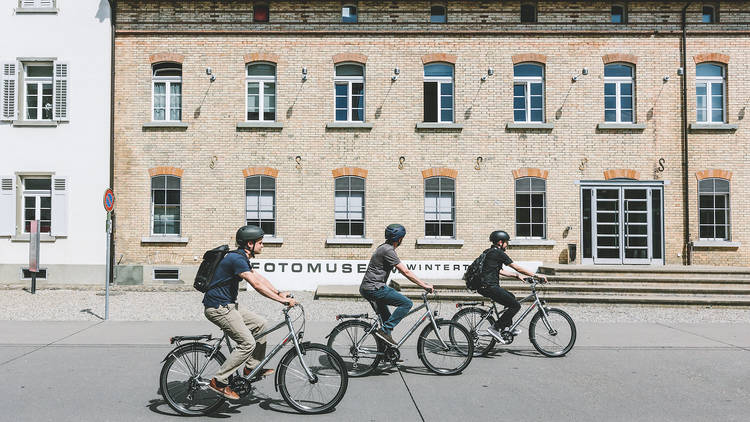 Découvrir la ville à vélo en empruntant les 175 kilomètres de pistes cyclables