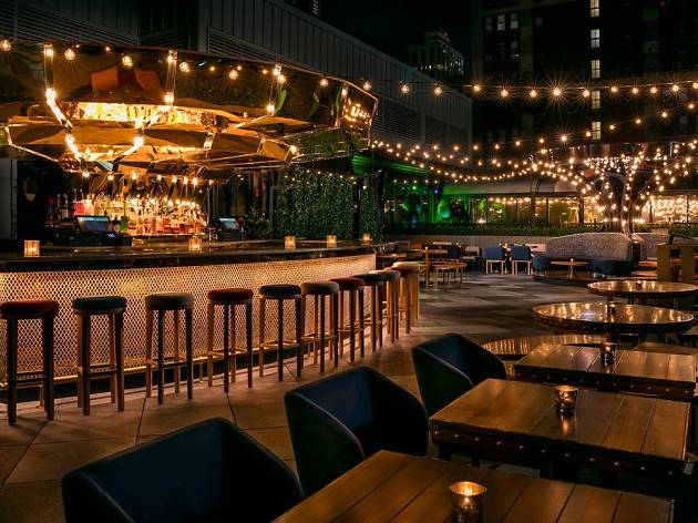 Magic Hour Rooftop Bar Lounge At Moxy Times Square Bars In Midtown West New York