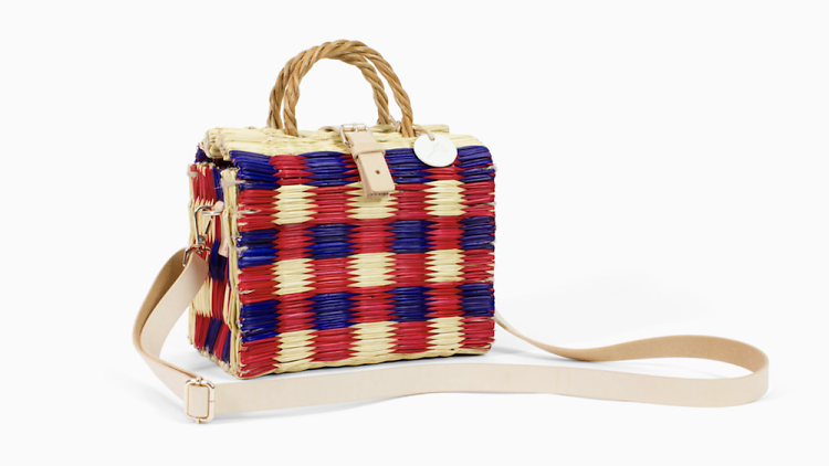 Esta cesta es el bolso perfecto para las noches de verano