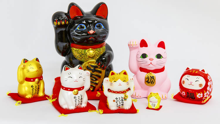 Japanese Maneki Neko Beckoning Cat Black