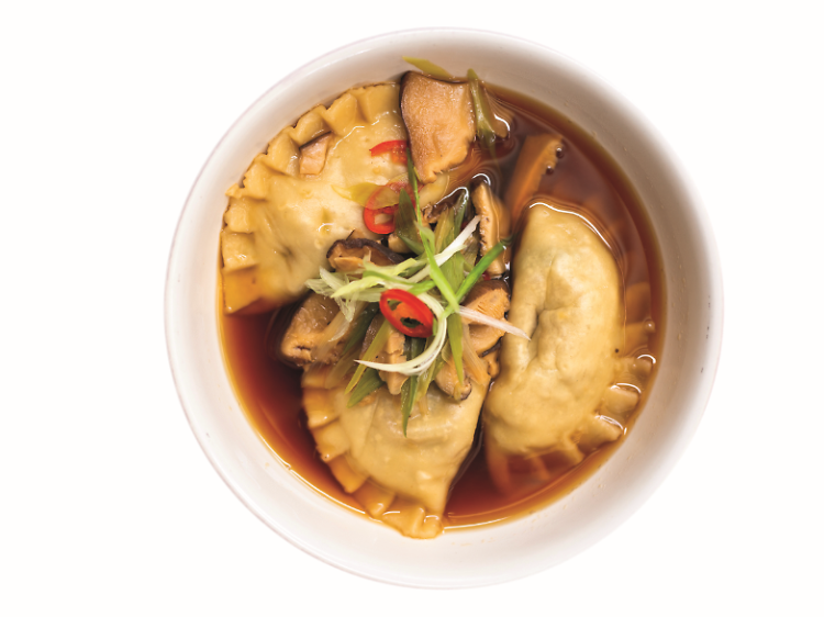 Gyozas em chá de shiitake do 1858 bbGourmet