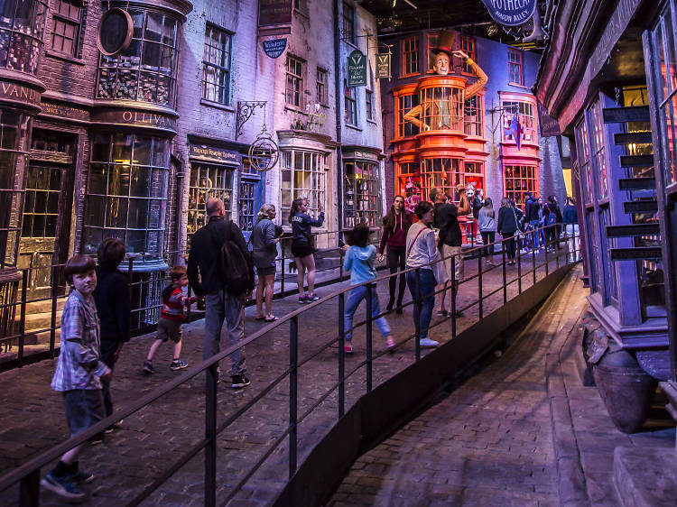 10. Strolling up Diagon Alley