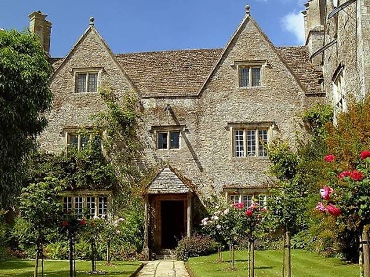Visit Kelmscott Manor, William Morris's countryside retreat